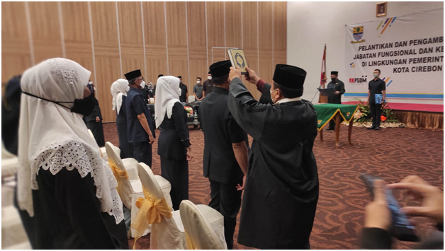 Pelantikan dan Pengambilan Sumpah Jabatan Fungsional dan Kepala Sekolah di Lingkungan Pemerintah Daerah Kota Cirebon