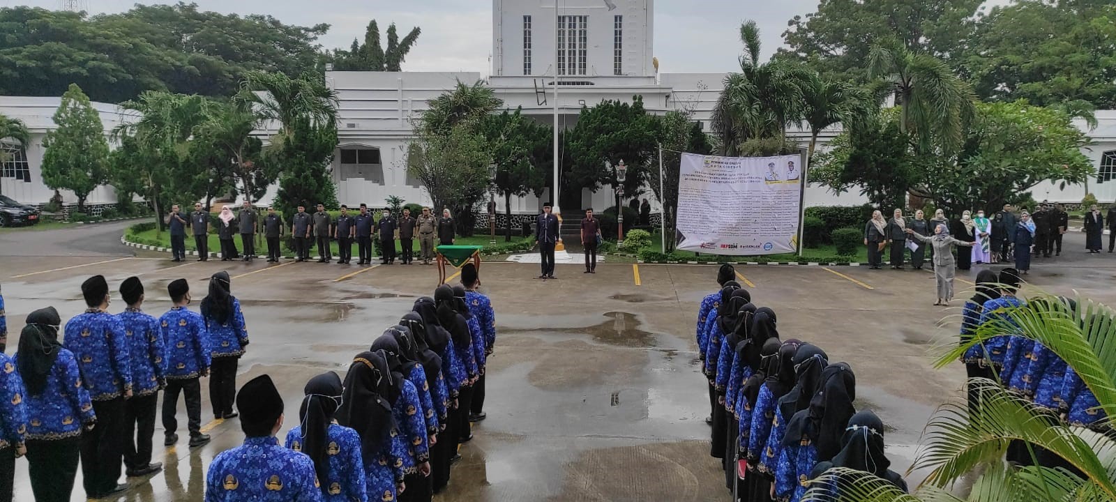 PENGAMBILAN SUMPAH JANJI PNS DAN PENGANGKATAN PERTMA DALAM JABATAN FUNGSIONAL DI LINGKUNGAN PEMERINTAH DAERAH KOTA CIREBON