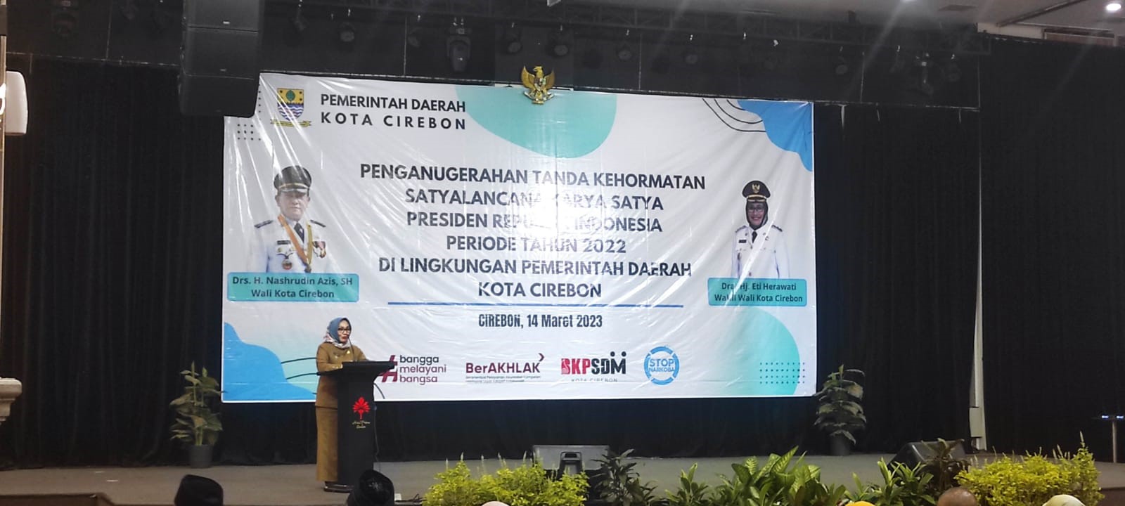 PENGANUGRAHAN TANDA KEHORMATAN SATYA LANCANA KARYA SATYA PRESIDEN REPUBLIK INDONESIA PERIODE TAHUN 2022 DI LINGKUNGAN PEMERINTAH DAERAH KOTA CIREBON