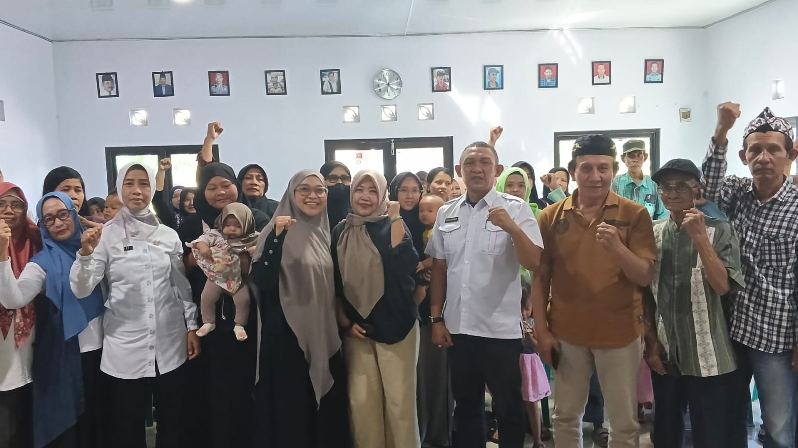 Sosialisasi Pembinaan Parenting dan Pembentukan RW Layak Anak di Bapermas RW 15 Galunggung Asih